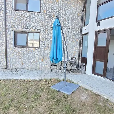 River Stone Gazde/Camere de închiriat *